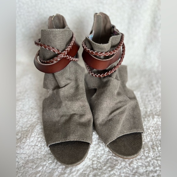 Blowfish wedge sandals, size 11, grey/tan canvas - Picture 4 of 5